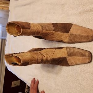 L.e.i. high heeled ankle boots with zipper.